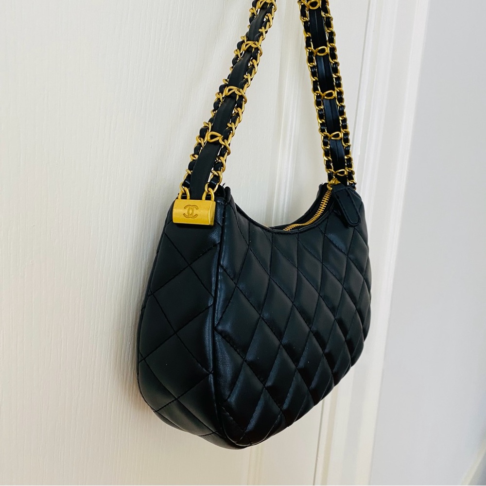 New in Box Chanel Makeup GWP Black Quilted Faux Leather 19 Hobo Shoulder Bag - Picture 9 of 15